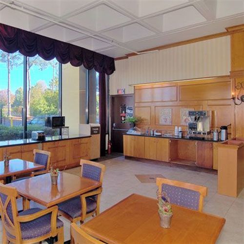 Knights Inn Six Flags Lodge West المطعم الصورة